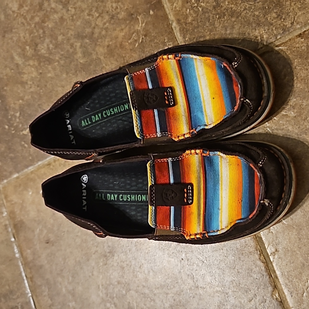 Womens Ariat cruiser shoes size 7b